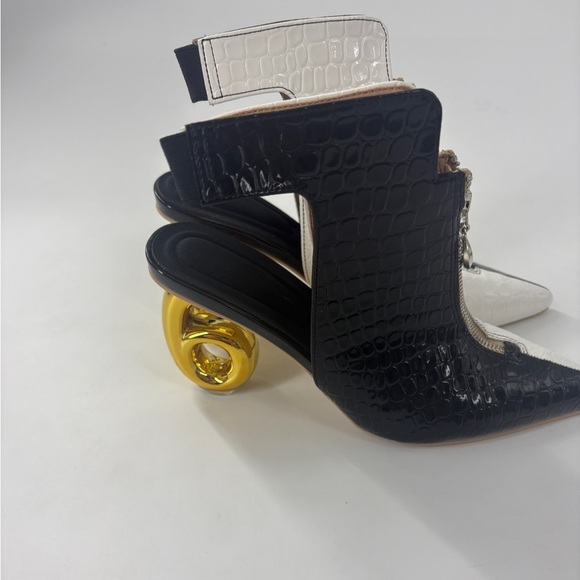 Chic Black and White Ankle Boots - Picture 7 of 13